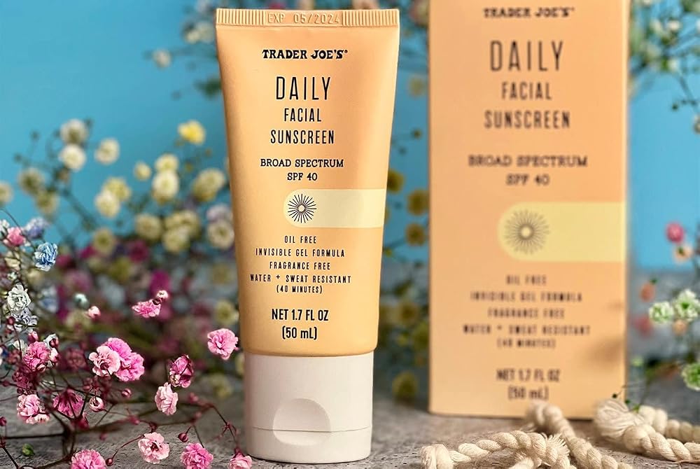 Trader Joe’s Daily Facial Sunscreen Broad Spectrum SPF 40 Oil Free Invisible Gel Formula Fragrance Free Water Sweat Resistant, 1.70 Fl Oz (Pack of 1) - Personal Care